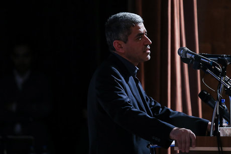 طیب‌نیا تاکید کرد: درآمدهای سهل‌الوصول نفتی دلیل مشکلات اقتصاد